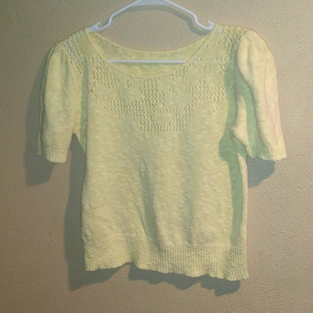 Hand Knit Vintag Cropped Puffed Shoulder scoop neck sweater in Butter Yellow S/M